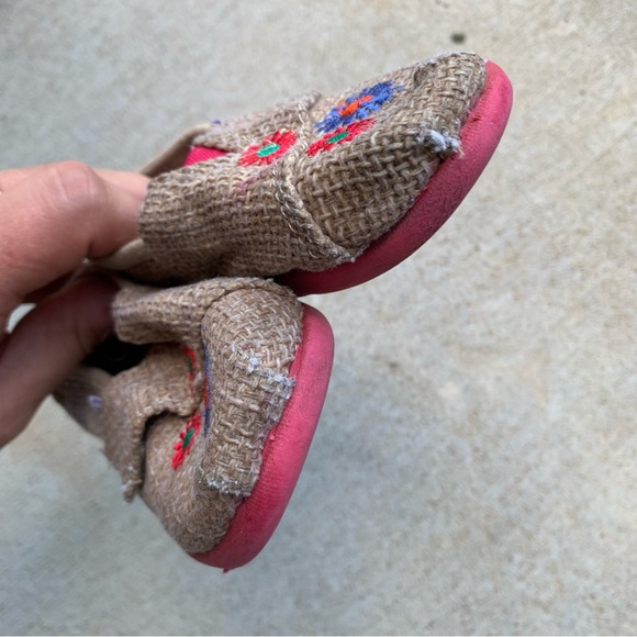 Toms Baby Embroidered Shoes Size 7 - Picture 7 of 9